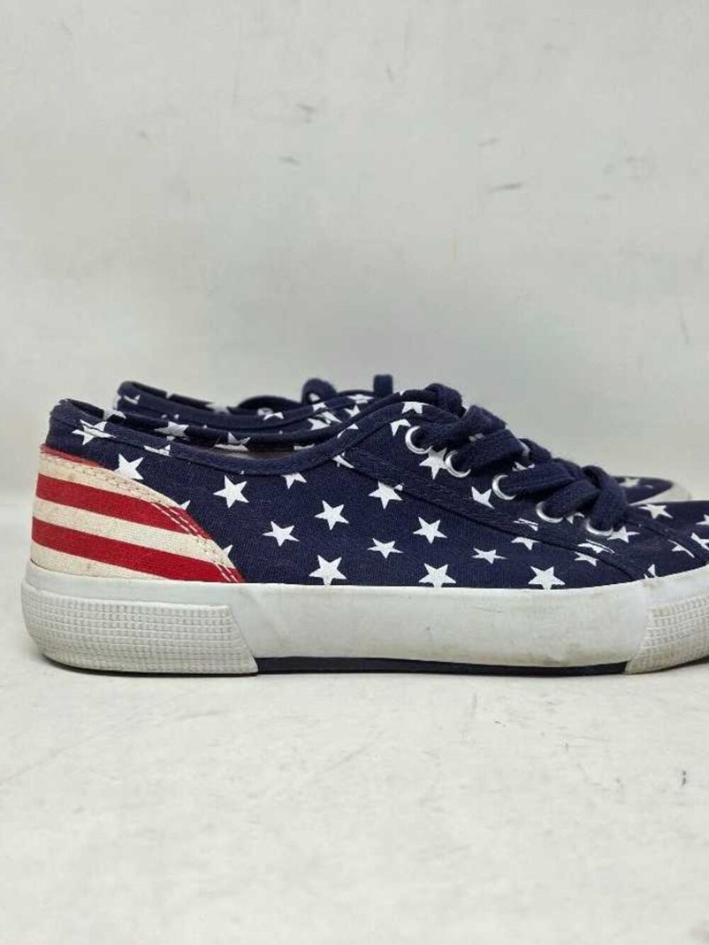 Women's 6 Old Navy American Flag stars and stripes canvas sneakers